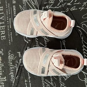 Toddler size 4C pale pink Puma sneaker. Only worn twice. Like new.